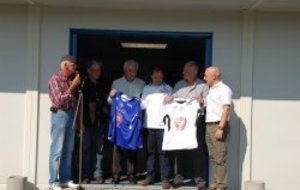 Remise de maillots par les partenaires de la D.H.